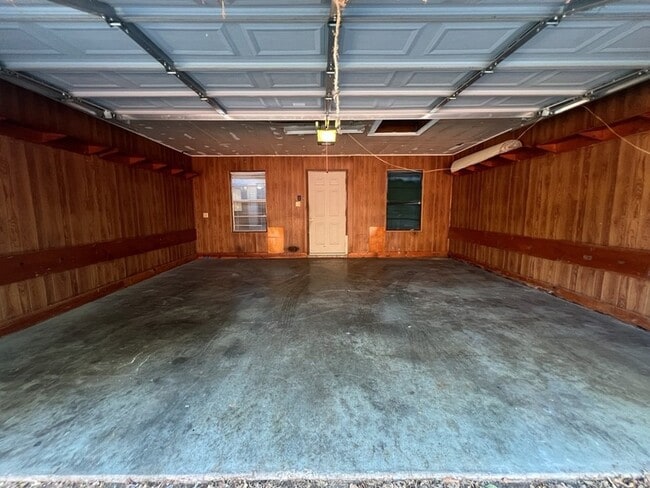 Building Photo - 4011 Ridgebrook Dr
