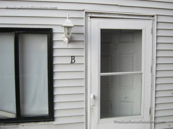 Building Photo - 72 Devens St