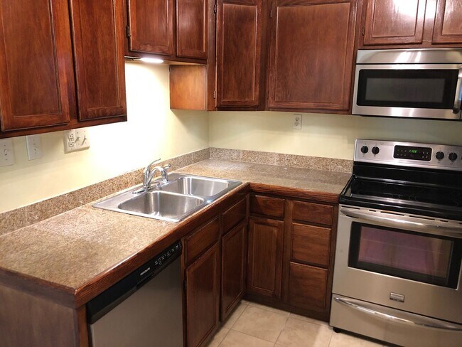 Building Photo - Available 9/8. Beautiful 4BR/2.5BA Home Av...