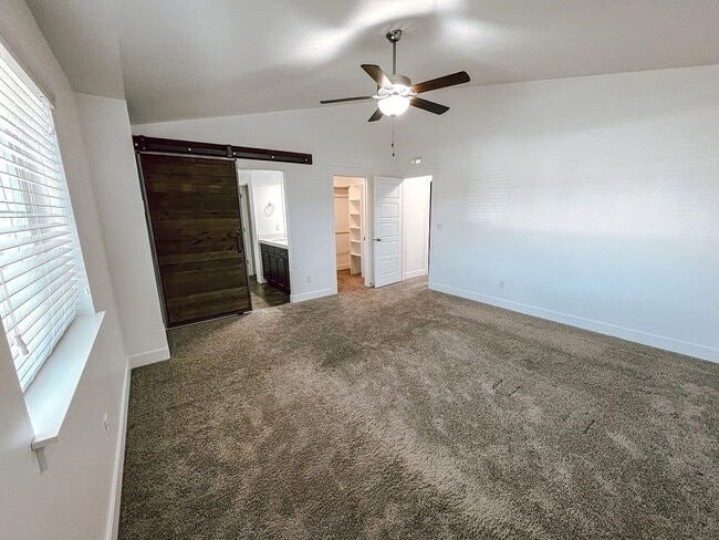Building Photo - 7535 N Cottage Ln