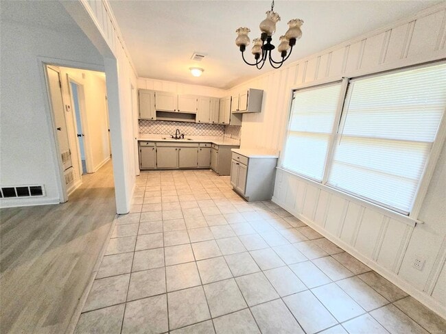 Building Photo - 204 W Park Ave