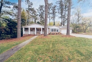 Building Photo - 2000 Hill Rd