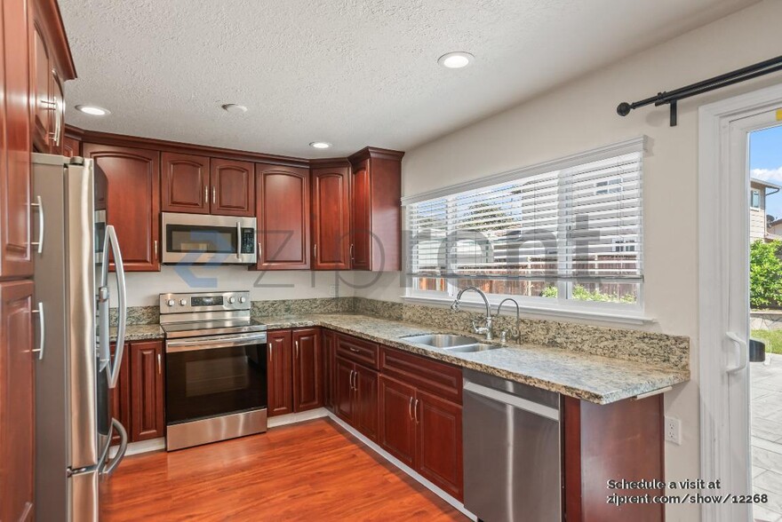 Building Photo - 3418 Sagewood Ln