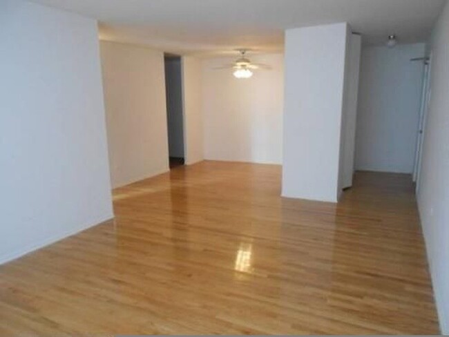 Building Photo - 1515 W Morse Ave