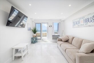 Building Photo - 450 W Broadway