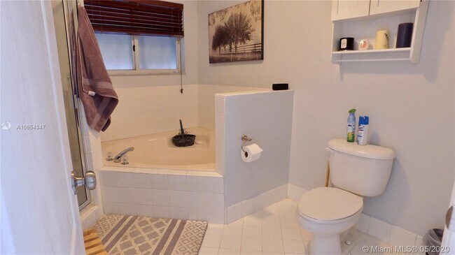 Building Photo - 5102 NW 115th Ct  Doral Fl 33178