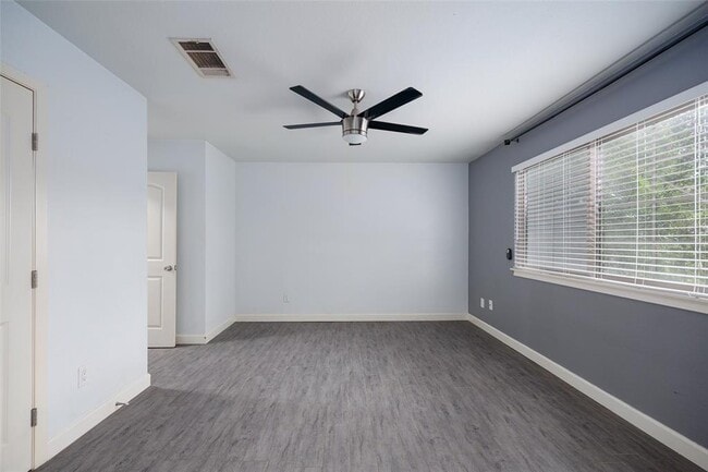 Building Photo - 802 Prince Valiant Dr
