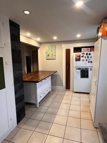 Building Photo - 66 Hill St