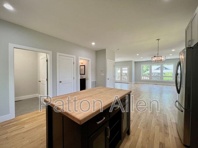 Building Photo - 308 London Rd