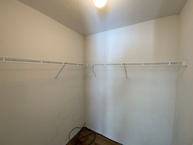 Building Photo - 4 Bedroom Home Available Near Golf Course ...