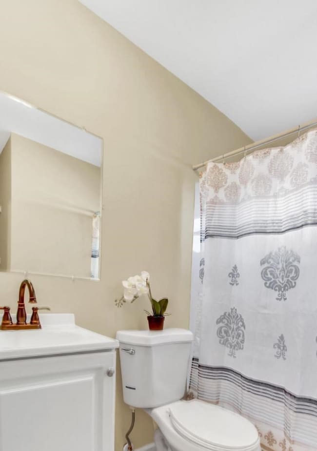 Building Photo - Bright 2 Bedroom, 1 Bath Ranch Style Home in Harrisburg, Pa!