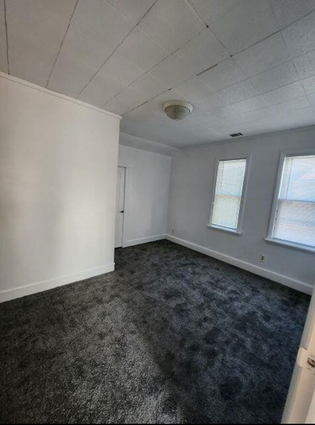 Building Photo - 518 E Main Ave