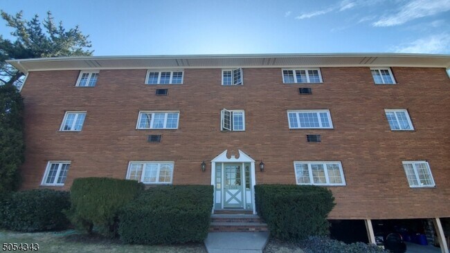 Building Photo - 1300 Broad St