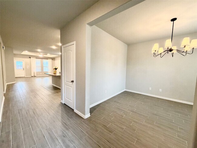 Building Photo - 8319 Divot Trce