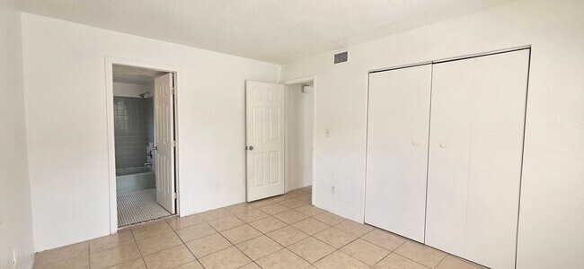 Building Photo - 1225 Kennedy Rd