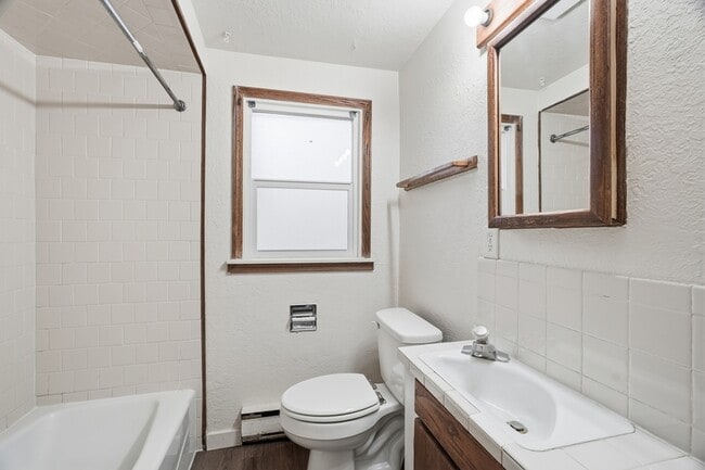 Building Photo - 1307 E Thurston Ave