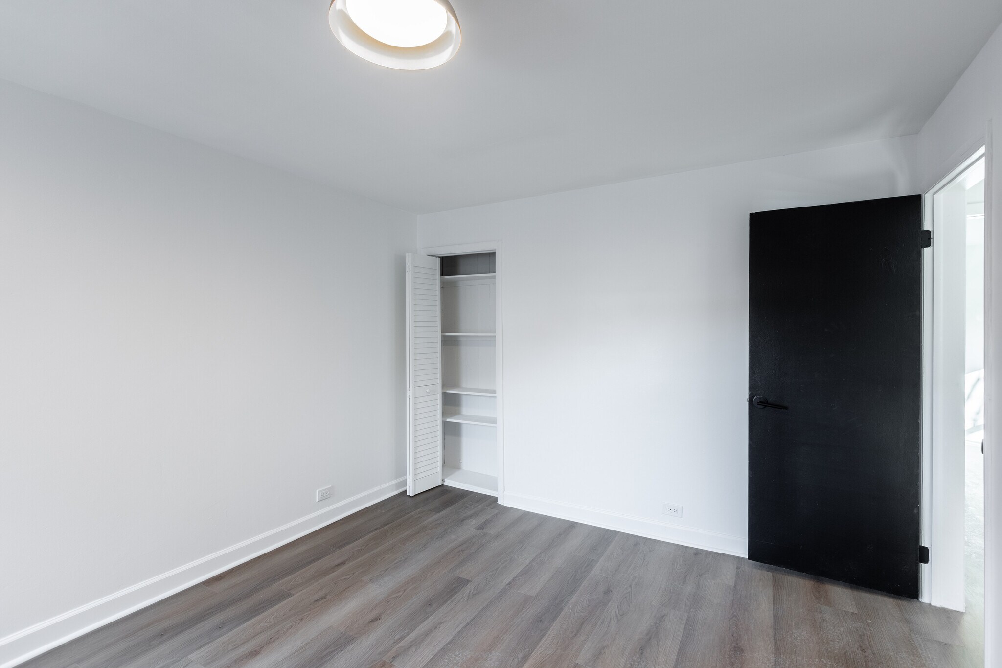 Building Photo - 3138 W Schubert Ave