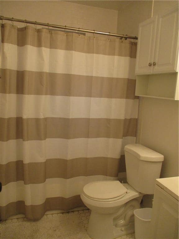 Building Photo - 323 Palm St