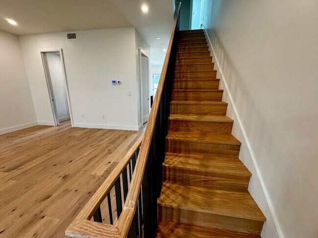 Building Photo - Luxury in the Heart of Huntsville