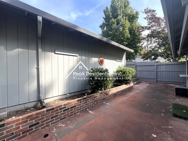 Building Photo - Wonderful 2bd/2ba Citrus Heights Condo with 2 Car Garage!
