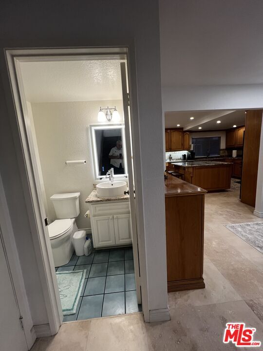 Building Photo - 7825 Seaglen Dr