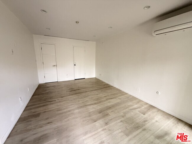 Building Photo - 4900 Overland Ave