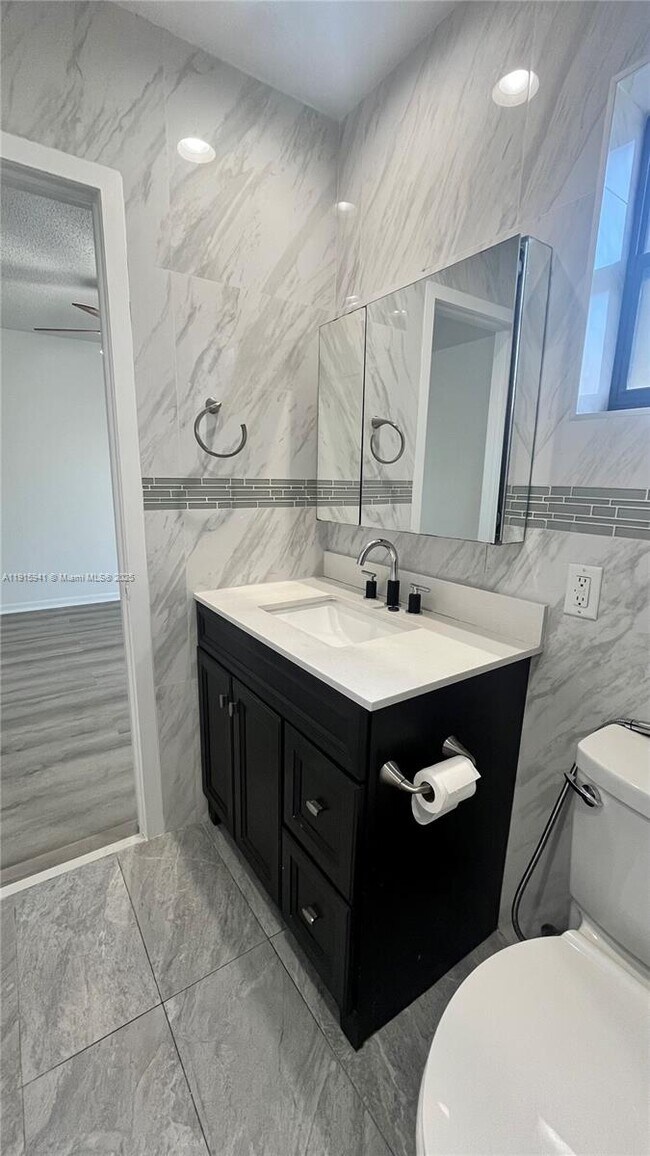 Building Photo - 487 NW 98th Ct