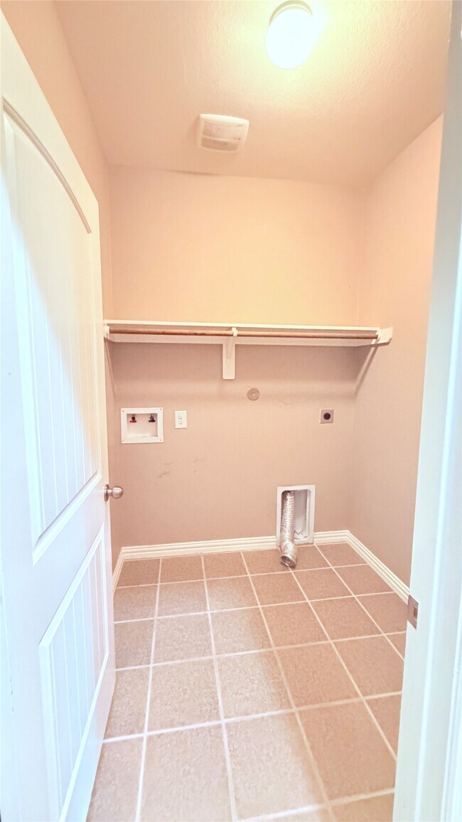 Building Photo - 16627 Fiesta Rose Ct