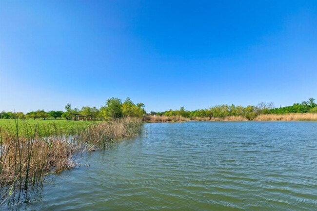 Building Photo - 725 Liard River Rd