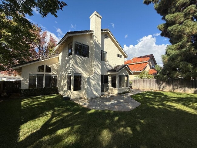 Building Photo - Great 3B/2.5BA House in Oceanside!