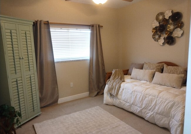 Building Photo - 4723 Lucerne Lakes Blvd W