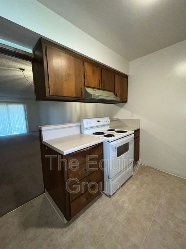 Building Photo - 326 N Westfield St