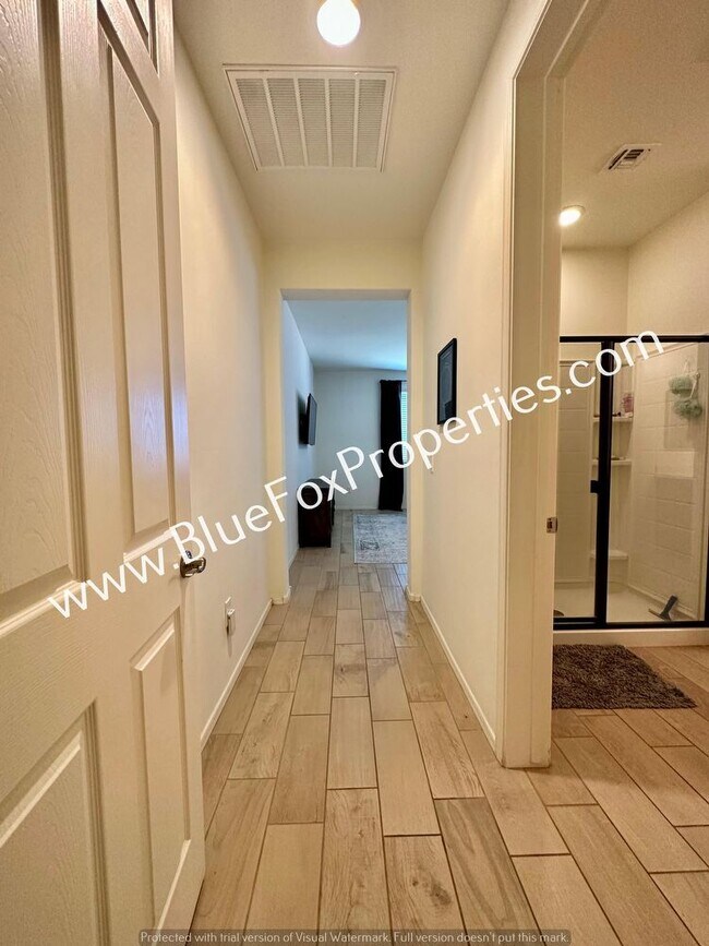 Building Photo - 4496 S Saginaw Hill Dr