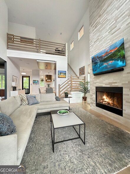 Building Photo - 300 Mado Ln
