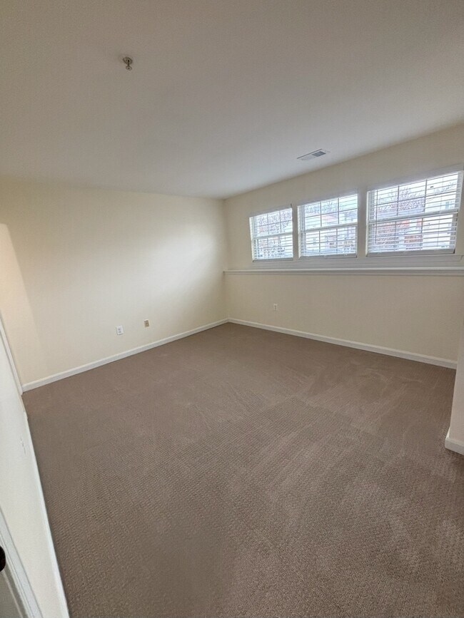 Building Photo - 4150 Crab Apple Ct