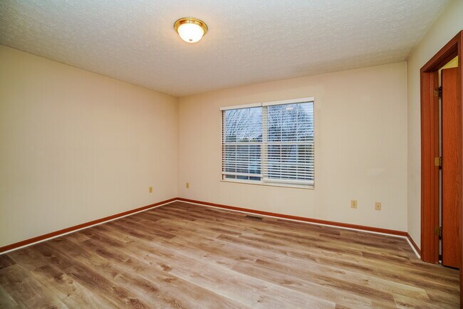 Building Photo - 6150 Kensington Glen Dr