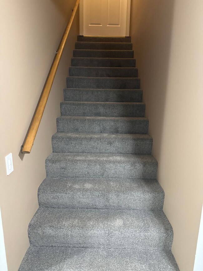 Building Photo - 620 Garvey Ln