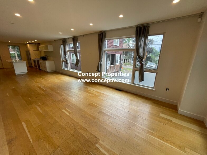 Building Photo - 39 Thornton St