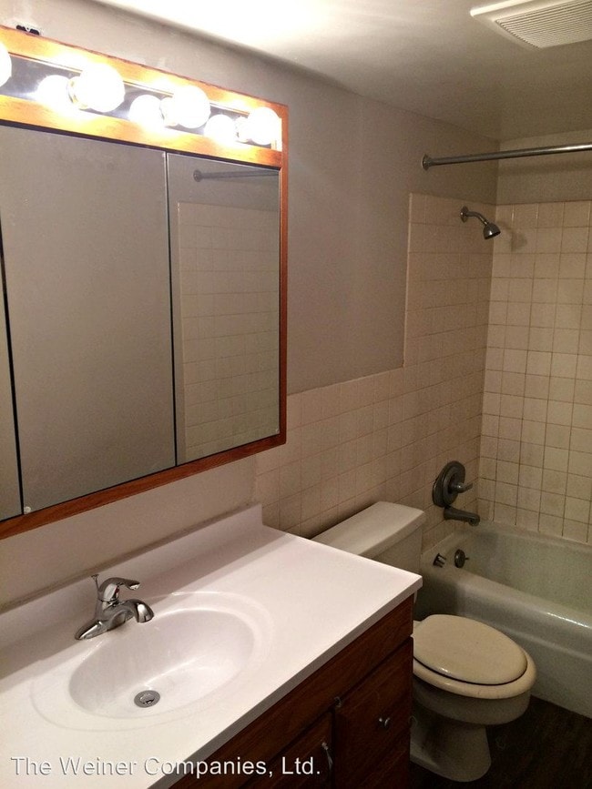 Building Photo - 407 W White St