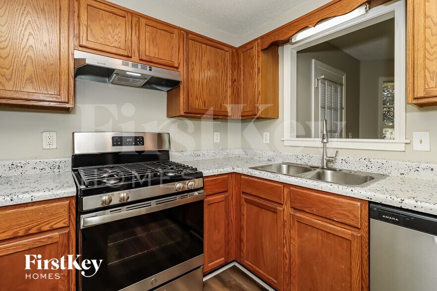 Building Photo - 110 Ivy Trace Ln