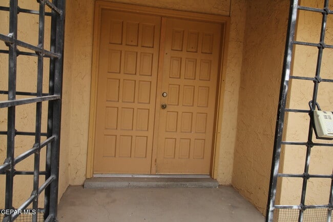 Building Photo - 10711 Ivanhoe Dr