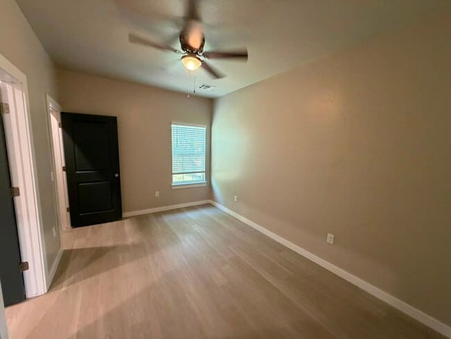 Building Photo - New Construction with Stylish Design & Fenced Backyard in Lawton