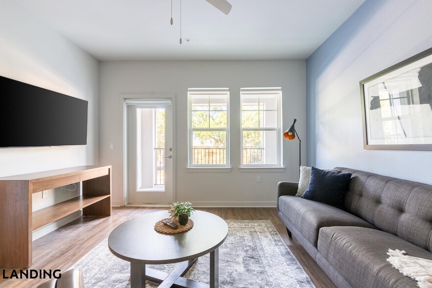 Building Photo - 1225 Utica Dr