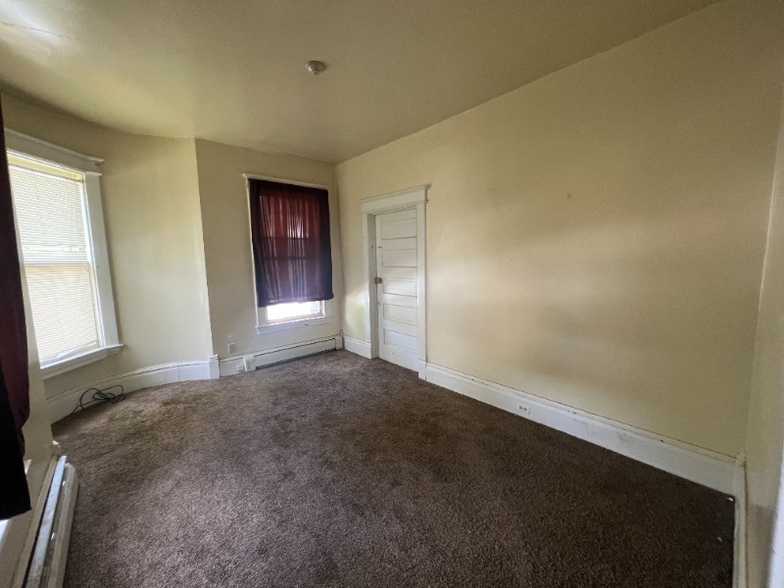 Building Photo - 124 Spruce St