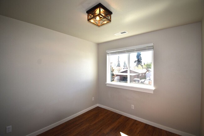 Building Photo - 556-558 Harrison St.