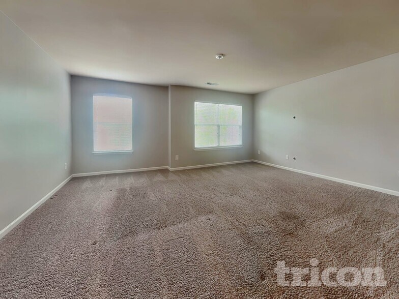 Building Photo - 2190 McLaughlin Dr