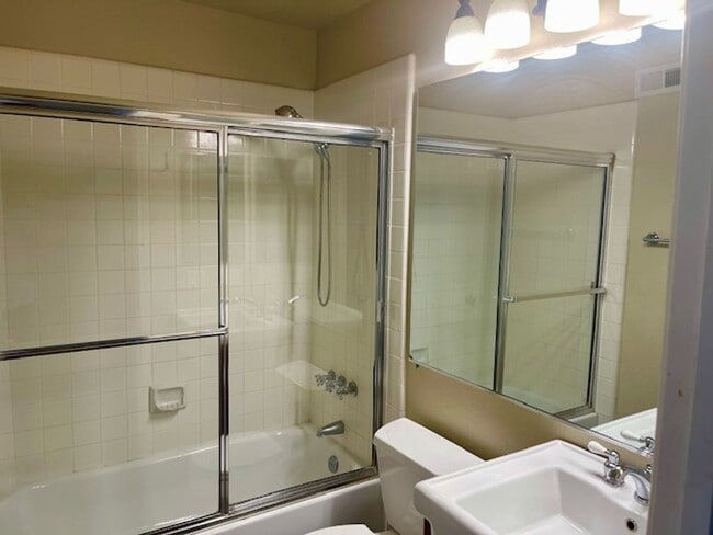 Building Photo - Great Escondido Rental