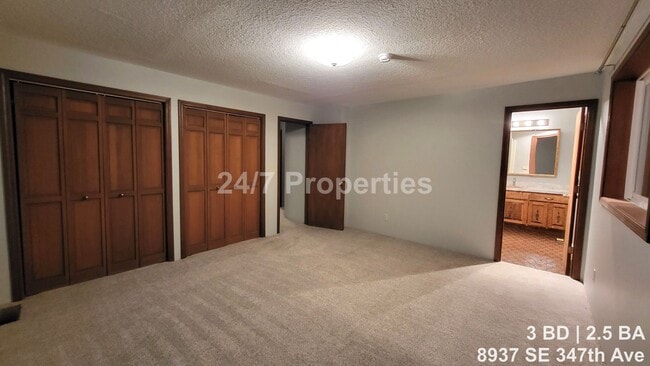 Building Photo - Not-So-Boring Living - 3BD Home with a View of Mt. Hood