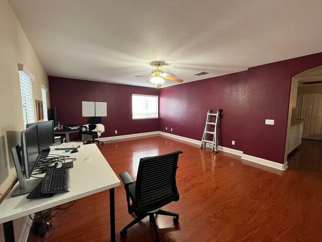 Building Photo - 40336 Cambridge St