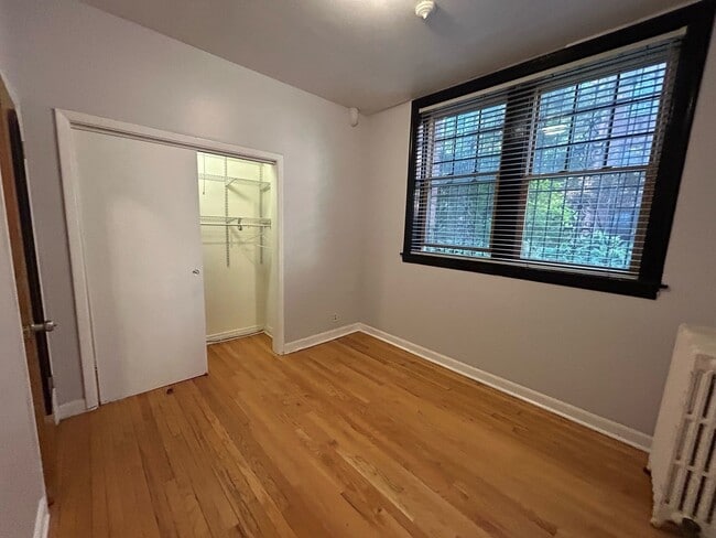 Building Photo - 4515 N Wolcott Ave